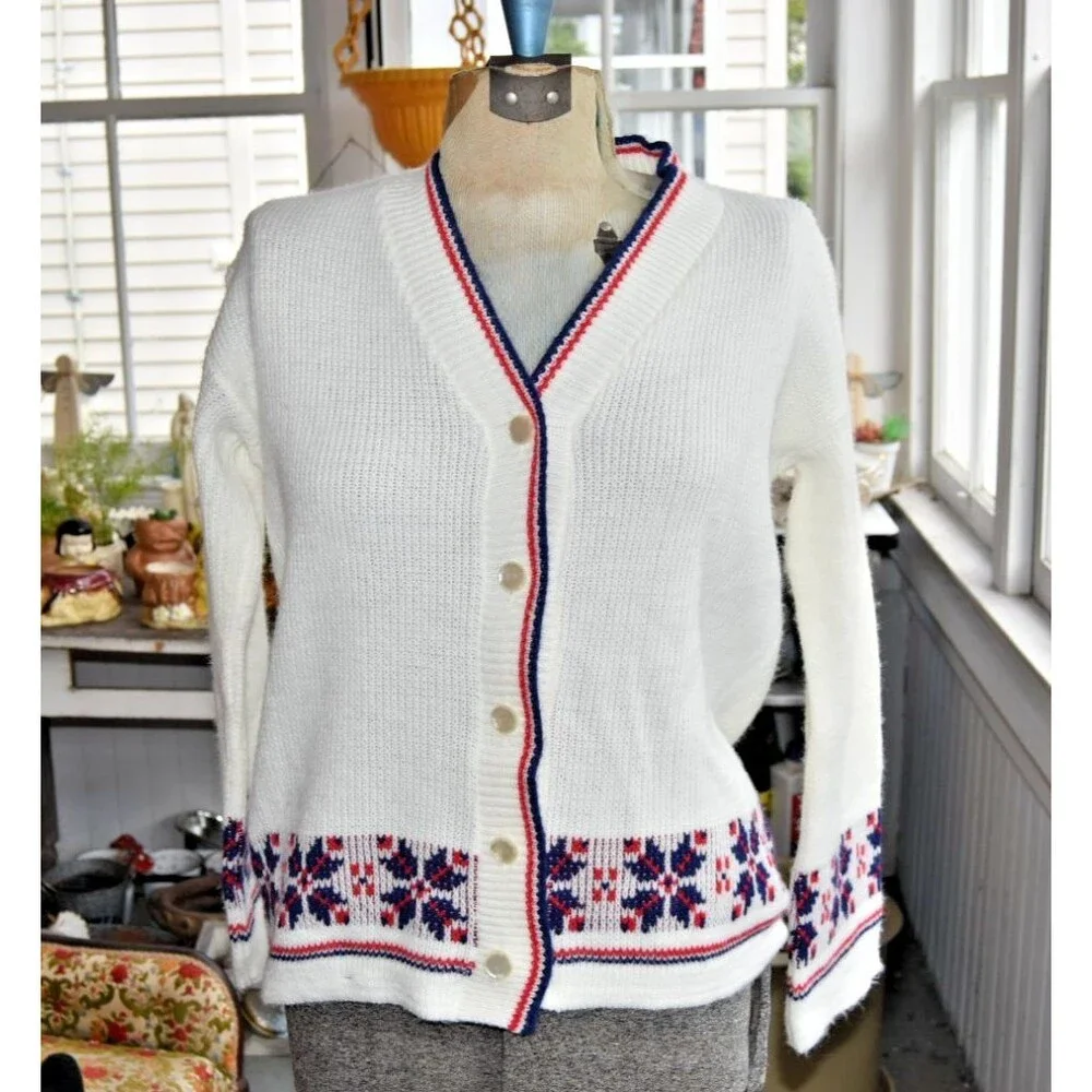 Vintage 1970s Cable Knit Cardigan Snowflake Design RWB Pearl Buttons Size Medium